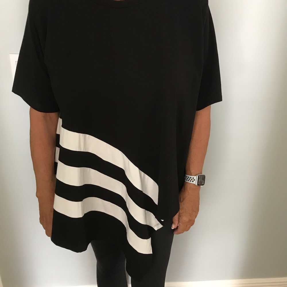 Vecceli Women’s. Black and White Top